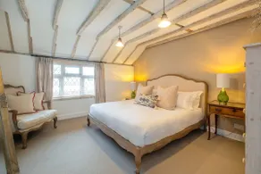Purple Poppy Cottage - Image 3
