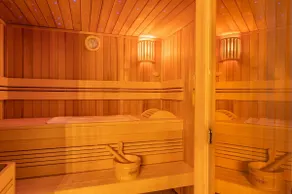 Lost Paradise Suite with private spa and sauna - Image 5