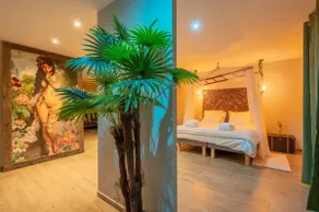 Lost Paradise Suite with private spa and sauna - Image 2