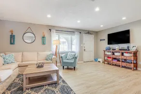 Private & Picturesque Escape on Lake Henry! - Image 4