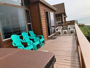 Oceanfront Cabin 4 with Jacuzzi Pet Friendly - Image 4