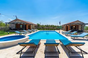 Promina-Luxusvilla mit 72 m2 beheiztem Pool, Whirlpool, Infrarotsauna, Tennisplatz, Medienraum - Image 2