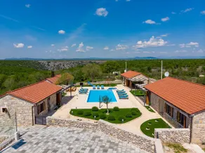 Promina-Luxusvilla mit 72 m2 beheiztem Pool, Whirlpool, Infrarotsauna, Tennisplatz, Medienraum - Image 5