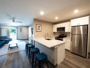 Long Beach Suites - Image 5