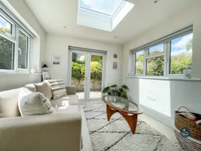 Seafeathers - Luxury Holiday Home with Sea Views - Image 5