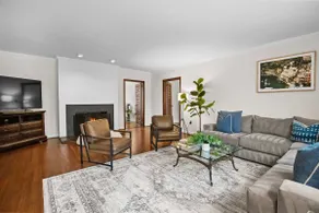 Spacious 3b/3b Mediterranean in White Plains - Image 2