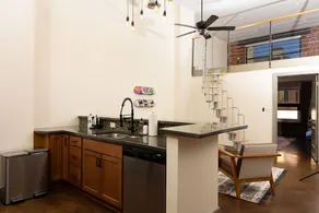 Stunning 2BR loft in city center - Image 2