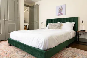 Stunning 2BR loft in city center - Image 3