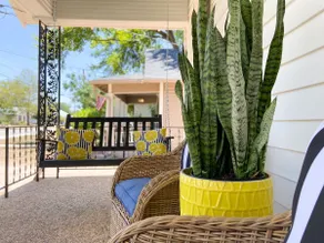 Bungalow near Downtown l Hot Tub l Deck | Vintage Charm - Image 5