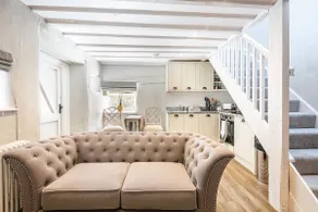 The Artists Loft - a superb cottage sensitively converted from a Grade II Listed 17th Century building - Image 2