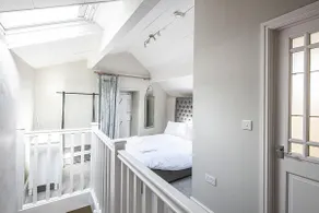 The Artists Loft - a superb cottage sensitively converted from a Grade II Listed 17th Century building - Image 3