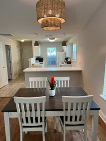 5-STAR Modern Stylish Centrally Located - Image 3