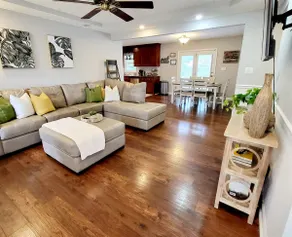 🌟Charming Comfy Retreat; 7 miles to Bragg; Baby & Pet-Friendly; Veteran-Owned🌟 - Image 3