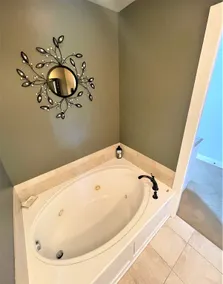 Comfortable 1-Bedroom Suite | Central Downtown, - Image 3