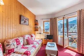 Bright Cocoon With Balcony And View On The Valley - Image 2