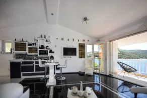 Apt OM - One-Bedroom Apt with Balcony and Sea view - Image 3
