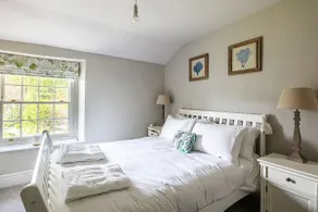 The Aubrey - a gorgeous converted 17th Century Grade II listed bolthole in Bakewell - Image 3