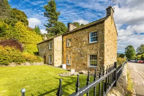 The Aubrey - a gorgeous converted 17th Century Grade II listed bolthole in Bakewell - Image 5