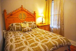 Caroline`s Place in Historic Roscoe Village - Image 2