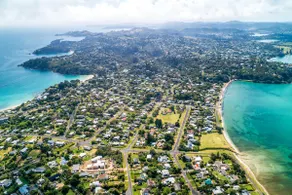 Driftwood Beach House with Spa Pool - Absolute Beachfront! - Image 2