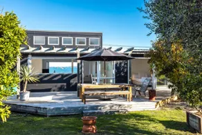 Driftwood Beach House with Spa Pool - Absolute Beachfront! - Image 5