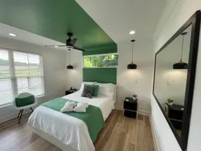 fire pit+corn hole+bikes+gym+golf pass | Art inspired retreat - Image 5