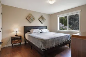 Private, sweet 2 bedroom cottage near hospital - Image 3