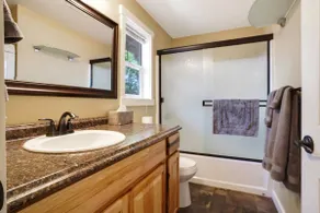 Private, sweet 2 bedroom cottage near hospital - Image 5