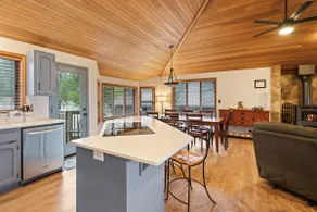 2 Tan Oak-Hot Tub-3BR/2BA - Image 4