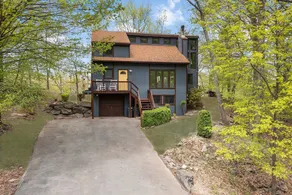 Blue Canoe: Luxury Lakefront w/ Hot Tub & Kayaks - Image 2