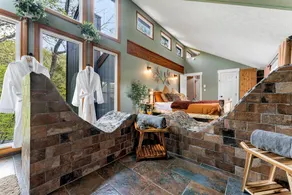 Blue Canoe: Luxury Lakefront w/ Hot Tub & Kayaks - Image 3
