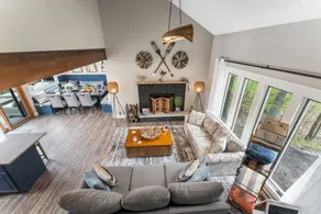 Blue Canoe: Luxury Lakefront w/ Hot Tub & Kayaks - Image 4