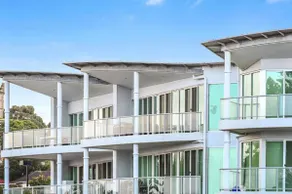 Gallery Resort Style Penthouse No 13 - Image 4