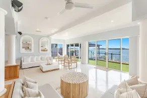 Salty Dayz - Designer Waterfront - Holiday Yamba - Image 5