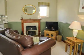 Superior Cottage with Garden View at The Poplars-G - Image 3