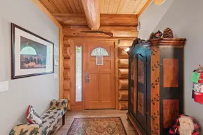 Private lodge with stunning mountain views - Image 2