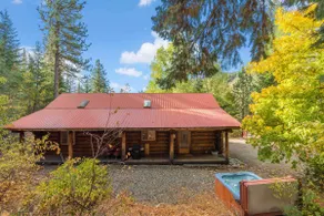 Secluded cabin with private hot tub & views - Image 5