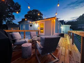 Stylish Kirkwood Home - Dual Suites + Private Deck - Image 5