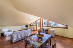Apartment 'Casa Caterina Mansarda' with Lake View, Garden & Wi-Fi - Image 5