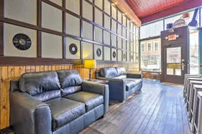 Walk to River: Unique Studio in Renovated Bar! - Image 5