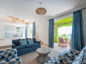 Villa avec vue sur la mer et piscine - Image 2