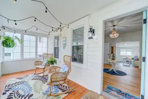 Beach-Chic Farmhouse - Image 4