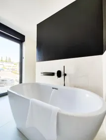 Apartment-Ensuite with Bath-Balcony - Image 5
