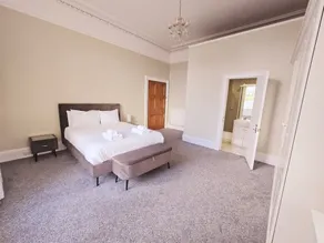 Delightful 4 bedroom family home in Newington - Craigmillar Park - Image 5