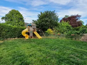 Delightful 4 bedroom family home in Newington - Craigmillar Park - Image 2
