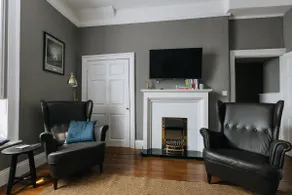 Cottage Located in Walking Distance to Town - Image 2