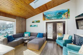 Beautiful oceanview home with enclosed yard, washe - Image 2