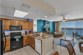 Lake-view 3rd-floor condo with hot tub, pools, balcony, shuttle service, & gyms - Image 4
