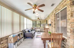 Heated Pool & 4-in-1 Grill: Spring Hill Haven! - Image 3