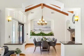 The Wine Away-Large Home w/Jacuzzi - Image 5